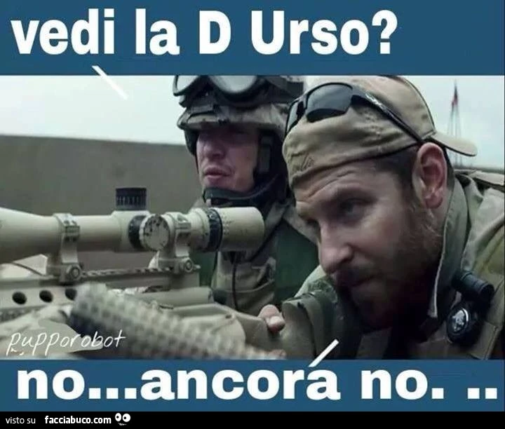Il cecchino in posizione. Vedi la D'Urso? No ancora no