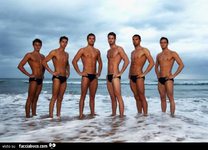 Squadra maschile Australiana di nuoto al mare