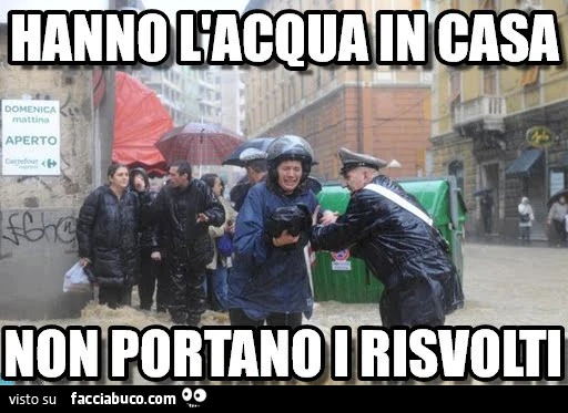 Hanno l'acqua in casa, non portano i risvoltini