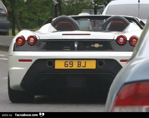 Ferrari targata 69 BJ