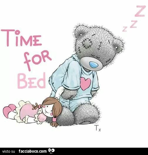 Orsetto assonnato trascina la bambola. Time for bed