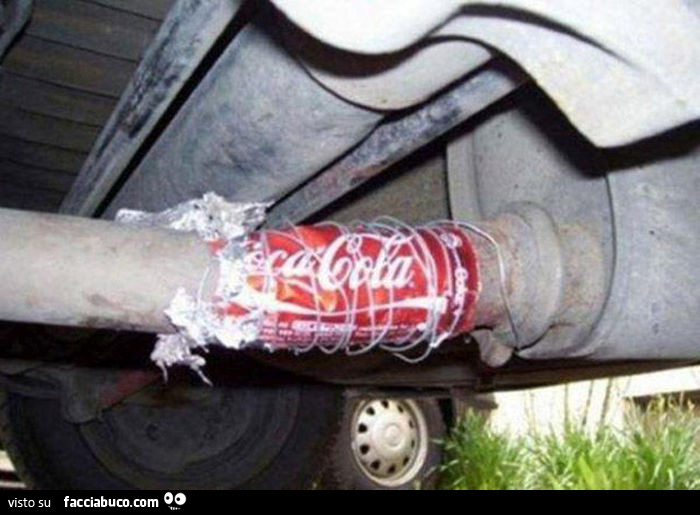 Riparazione marmitta con latta di Coca Cola