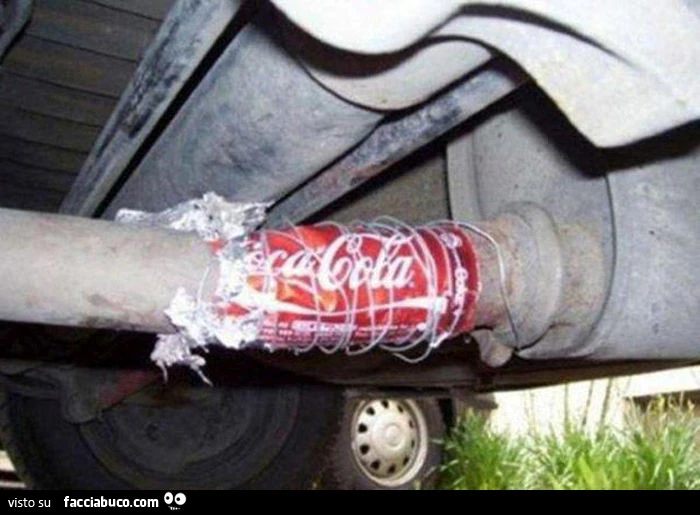 Riparazione marmitta con latta di Coca Cola