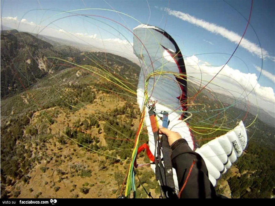 Incidente durante sessione di parapendio