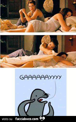 Scena di Twilight. Lei dorme con un bel culo in vista, e lui la copre. GAY