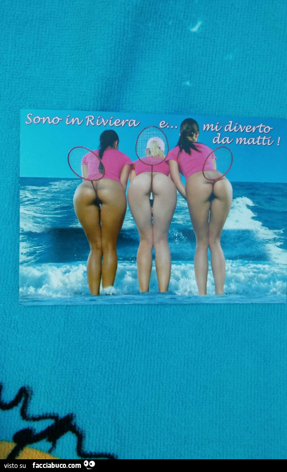 Cartolina con tre ragazze con la racchetta dentro il culo: sono in riviera e mi diverto da matti