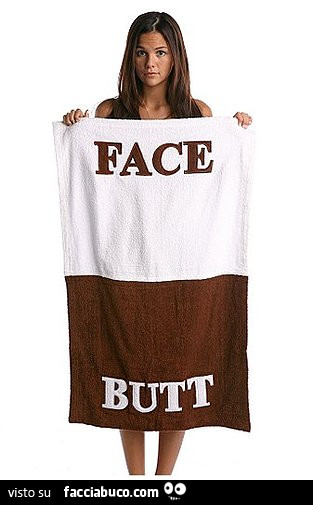 Asciugamano con scritto faccia e culo