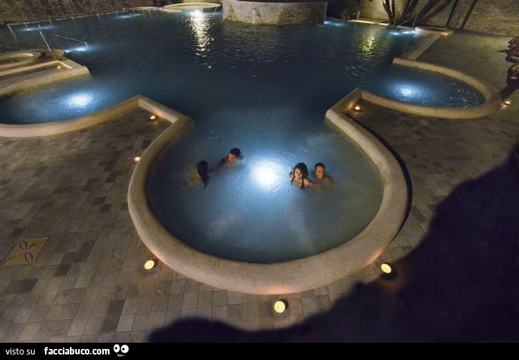 Fantastica piscina all'interno di una SPA