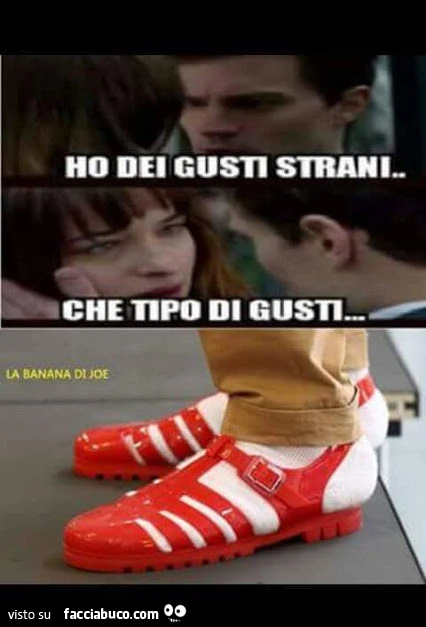 Ho dei gusti strani&hellip; che tipo di gusti? Sandali rossi con calzino bianco