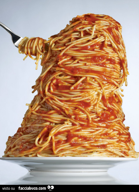 Piatto gigante di spaghetti 