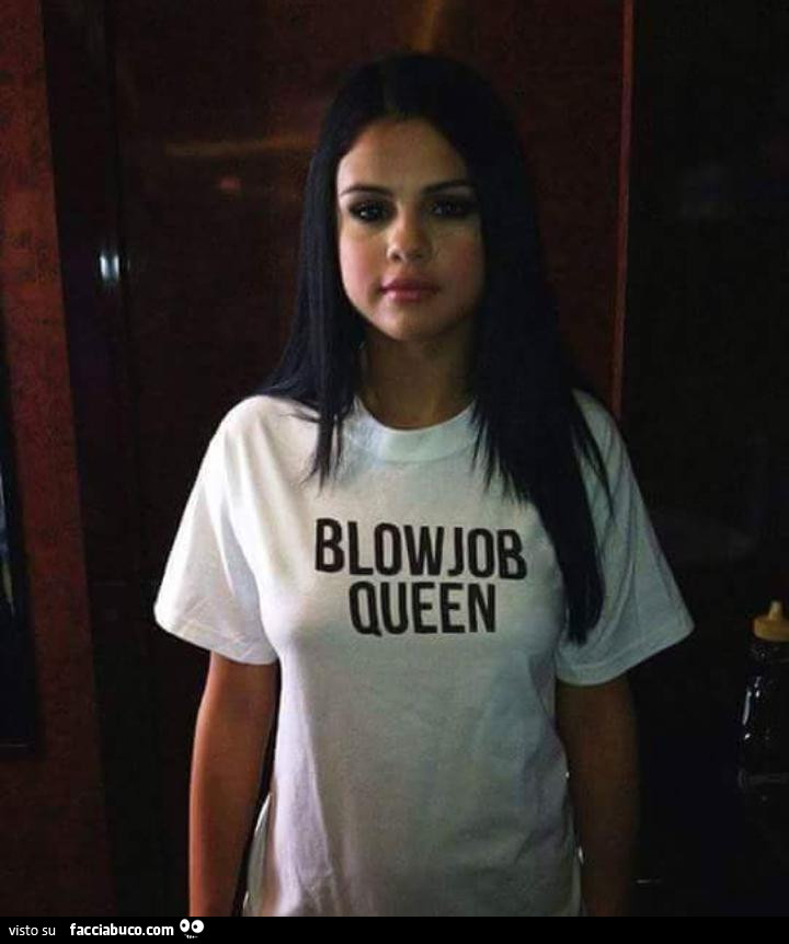 Ragazza con maglietta con scritto: Blowjob Queen