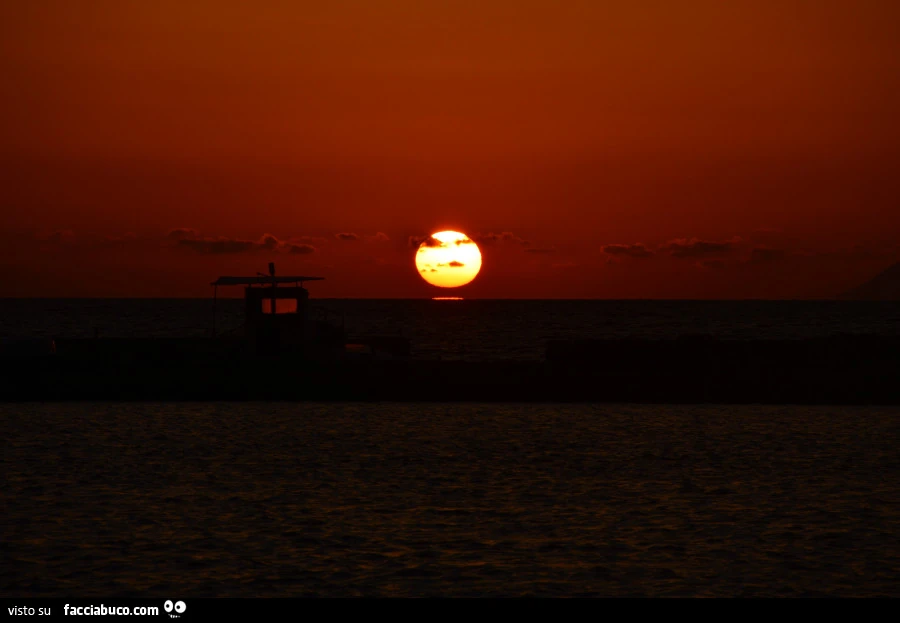 Fantastico tramonto sul mare