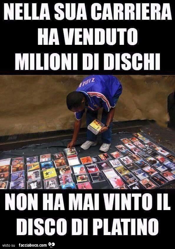 Nella sua carriera ha venduto milioni di dischi. Non ha mai vinto il disco di Platino Nella sua carriera ha venduto milioni di dischi. Non ha mai vinto il disco di Platino