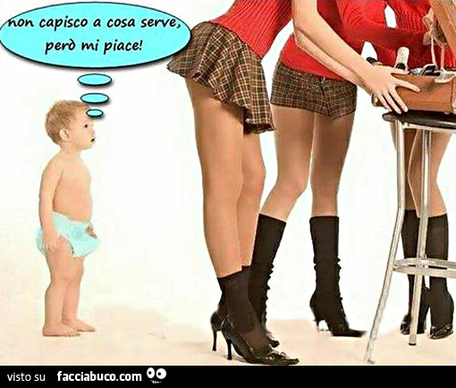 Bimbo guarda sotto la gonna. Non capisco a cosa serve però mi piace