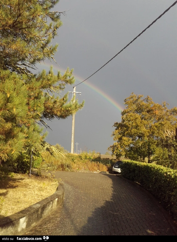 Arcobaleno per strada fotografato da Cuginastro